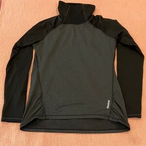 Reebok large wm’s Performance Long Sleeve Shirt / fleece sweater